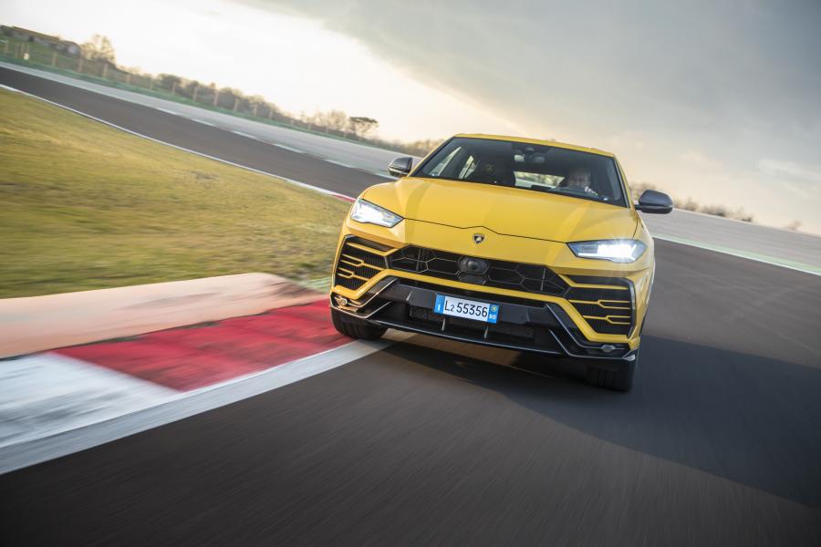  Lamborghini Urus Shiny Black Package 2018 года  (фото 2 из 40)
